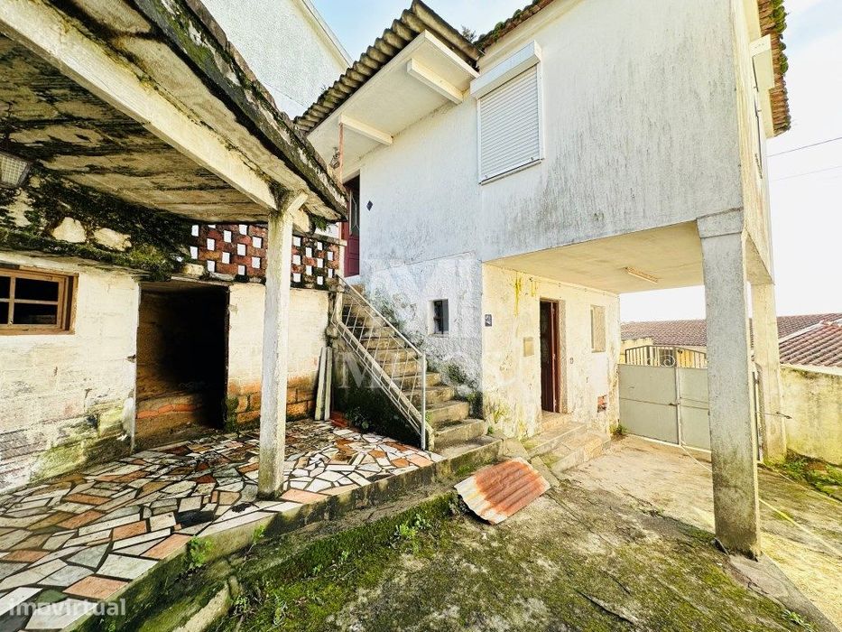 Moradia T3 para restauro em Vila Franca - Viana do Castelo