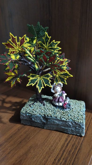 Виріб з бісеру декоративний клен