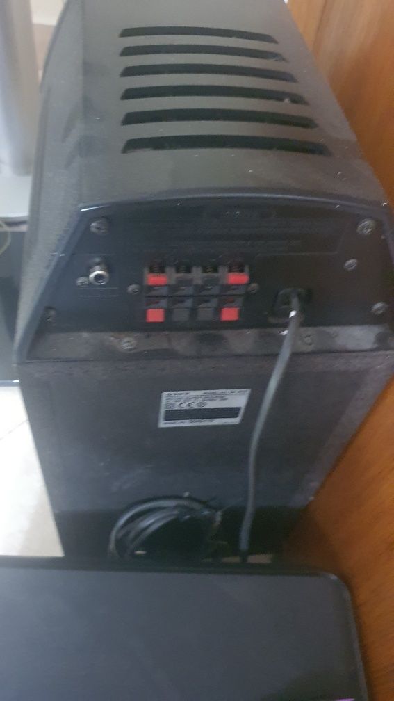 Vários subwoofer em ótimas condições e colunas também.