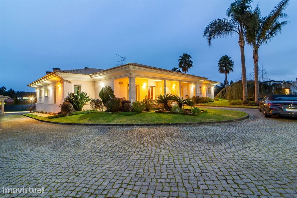 Moradia de Luxo T4 em Cerca, Maceira