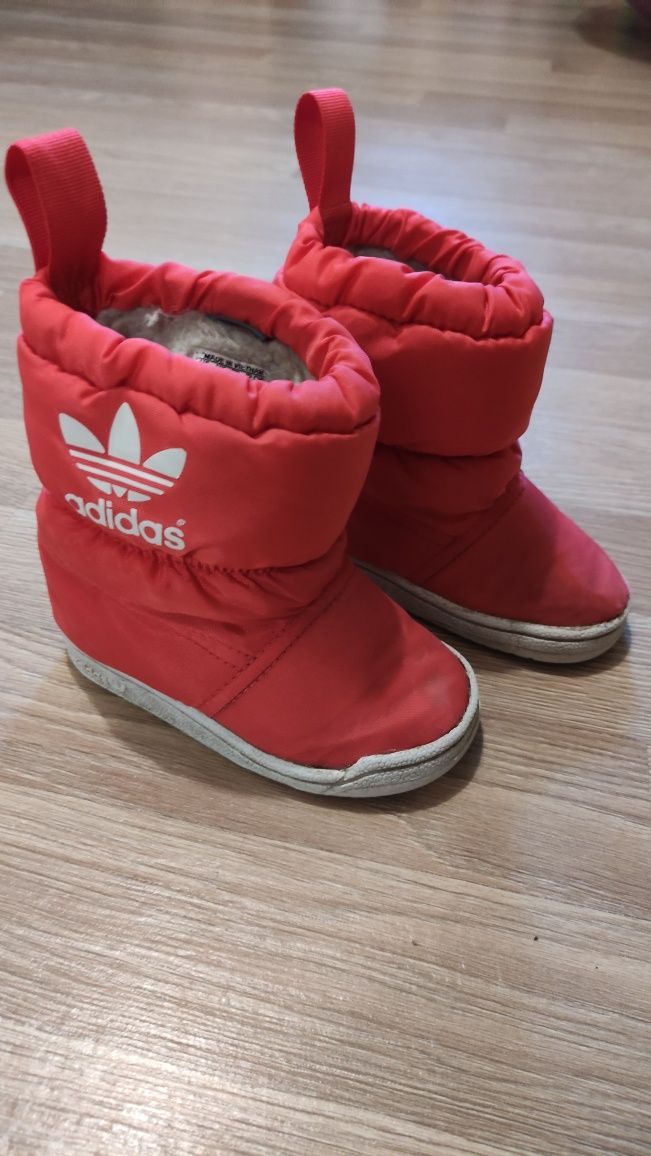 Продам зимові чобітки adidas для дівчинки 20-21 розмір