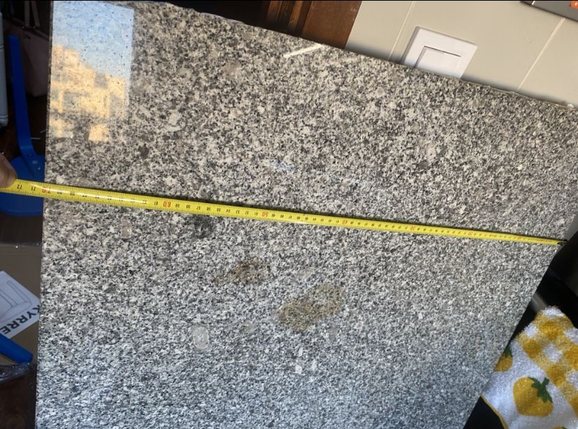 Mesa de cozinha para parede em granito com pé de suporte