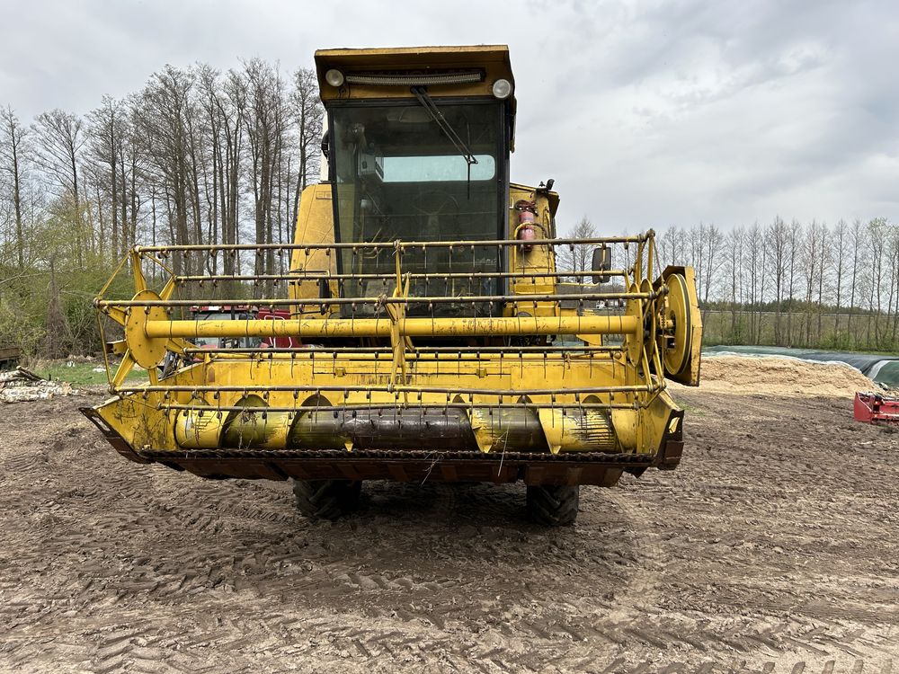 Kombajn zbożowy New Holland 8050