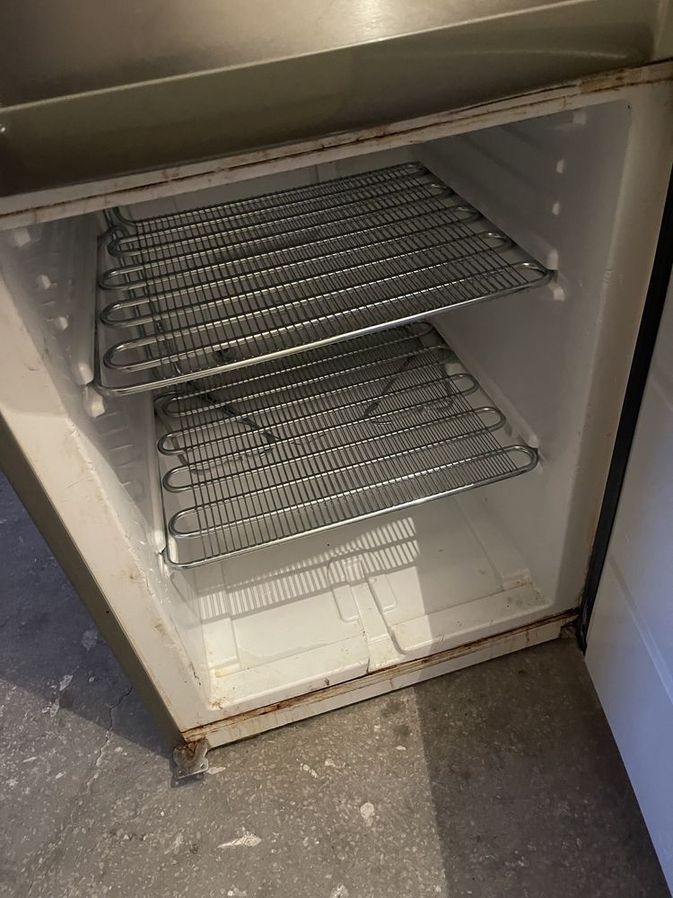 Холодильник Electrolux с дефектом