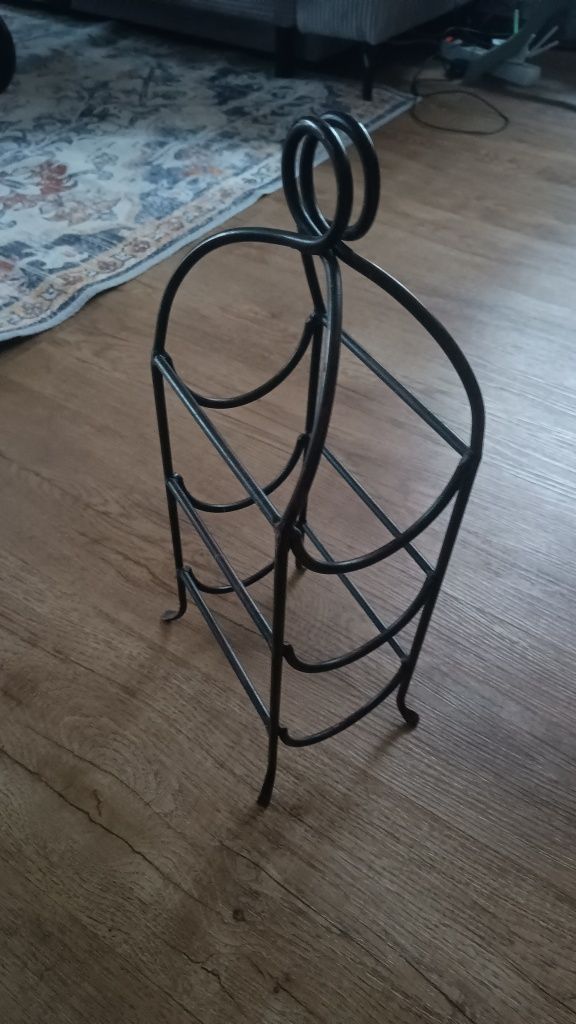 Stojak na wino metaloplastyka