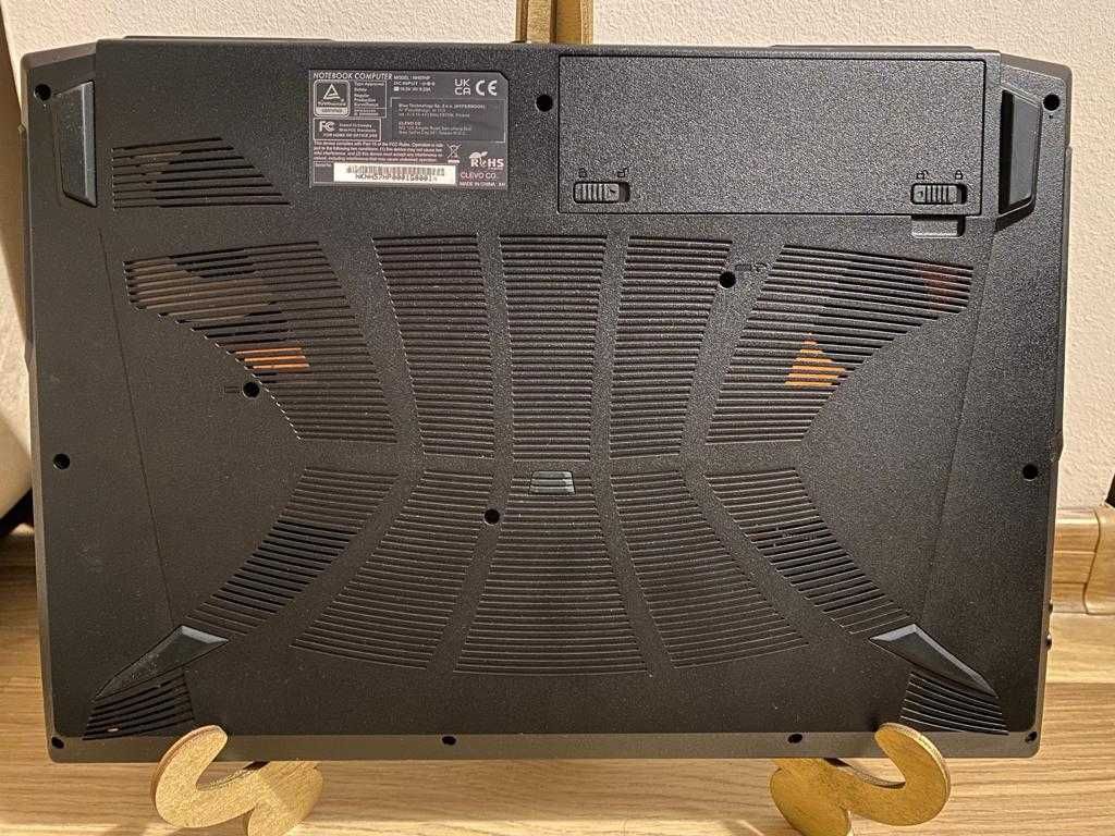 Laptop Hyperbok NH5 i7 RTX 3060 64GB + Monitor MSI MD27 + Fotel SENSE7
