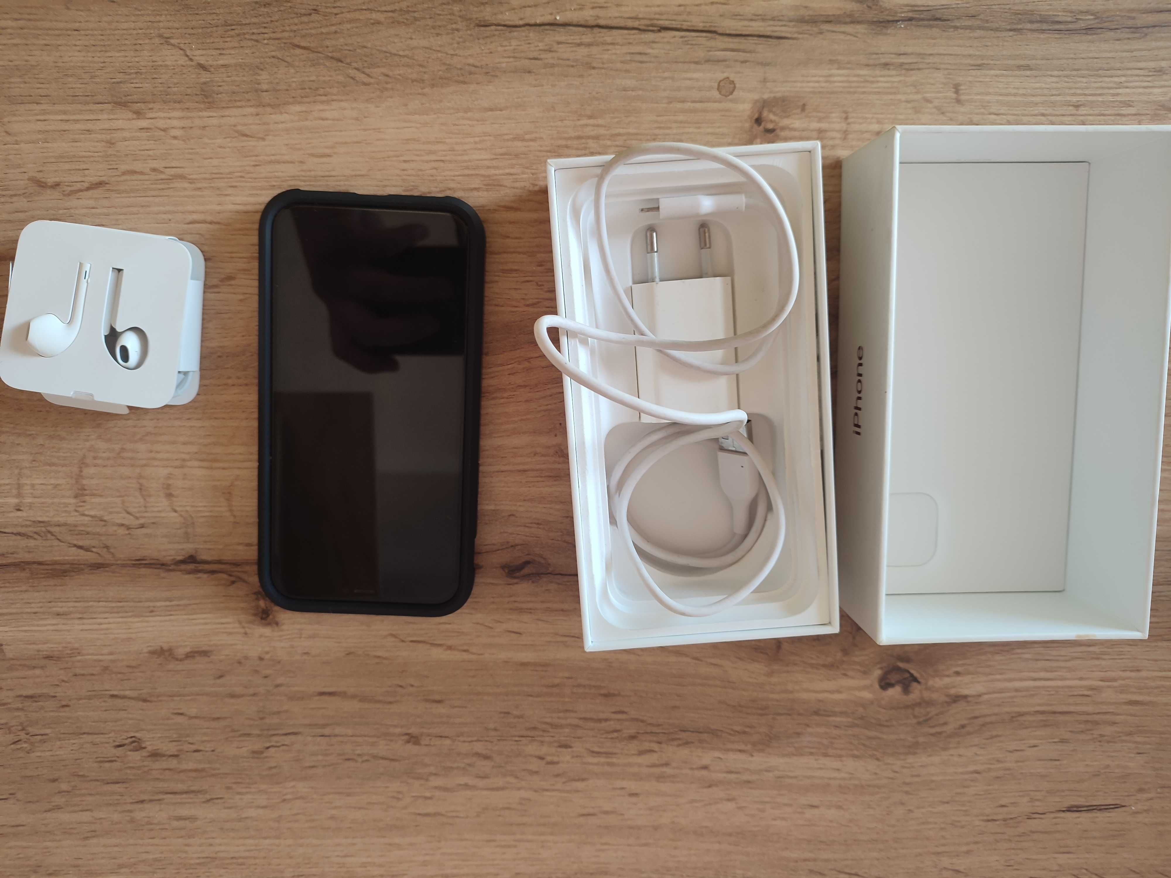 IPhone 11 128GB EarPods Ładowarka