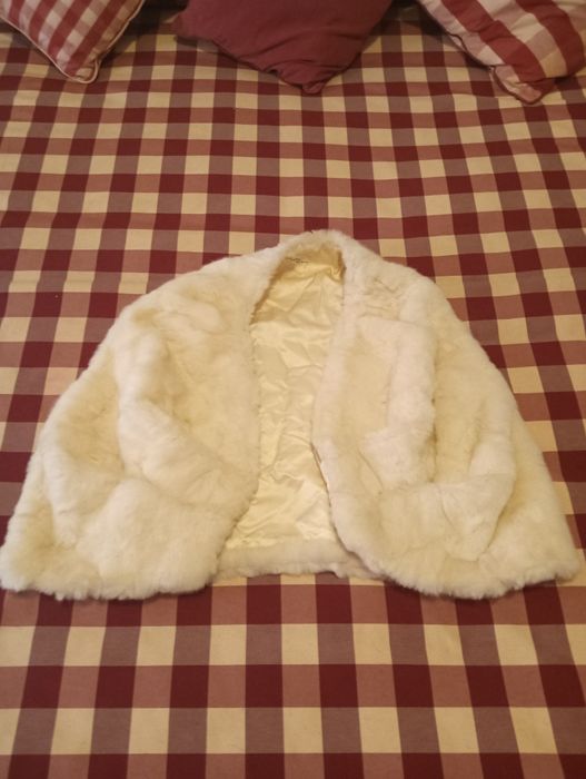 Ponche em pêlo de vison branco