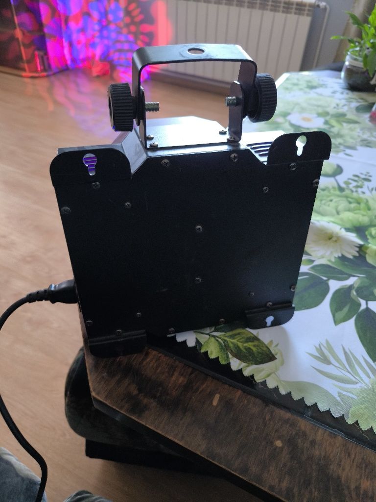 Lampa Revo uszkodzona pleksa tylko.