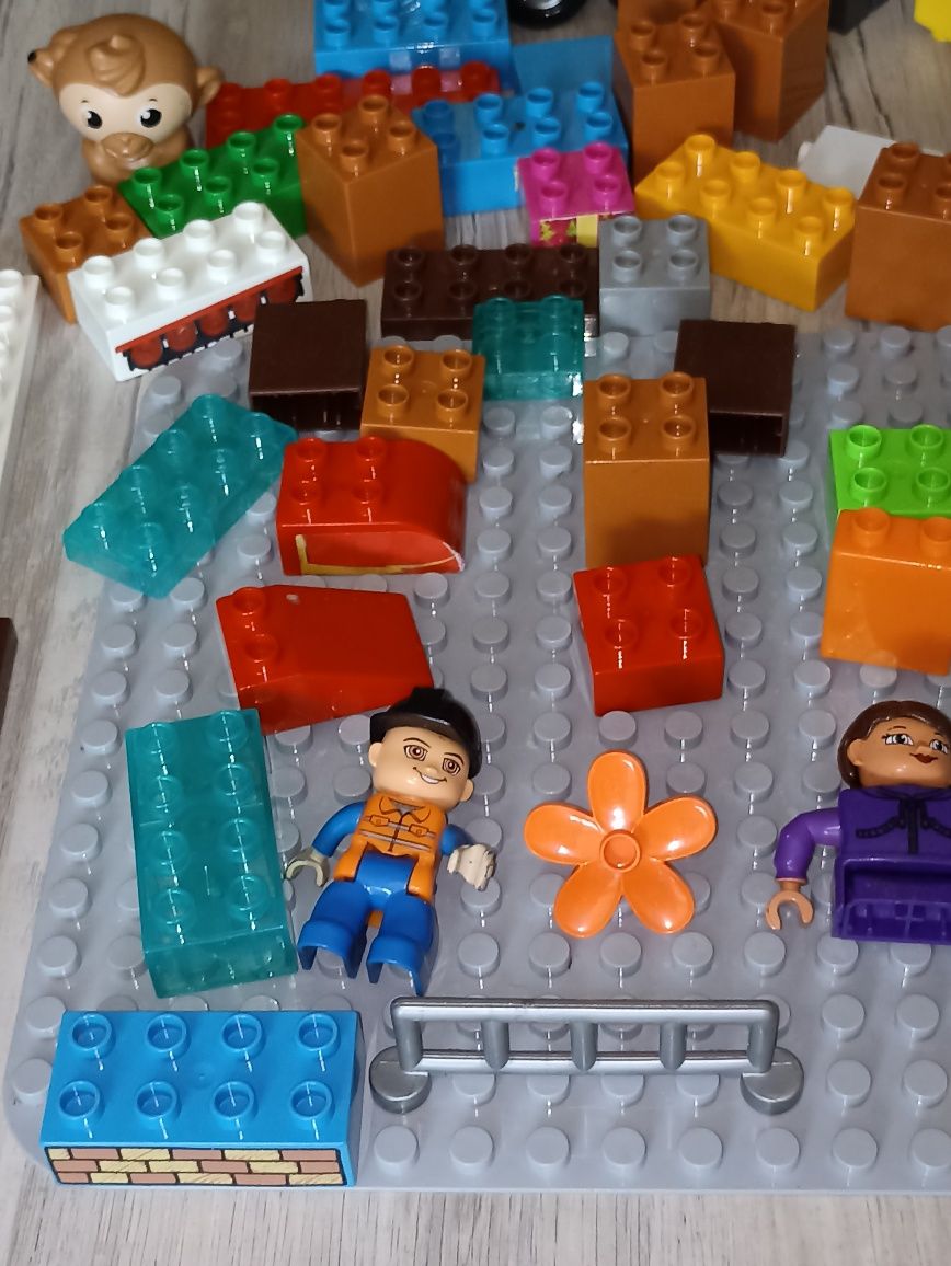 Mix klocków kompatybilnych z Lego Duplo ponad 1 kg płyty, figurki