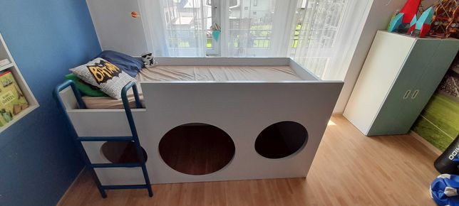 Łóżko z drabinką biurko meblościanka półki meble dla dziecka