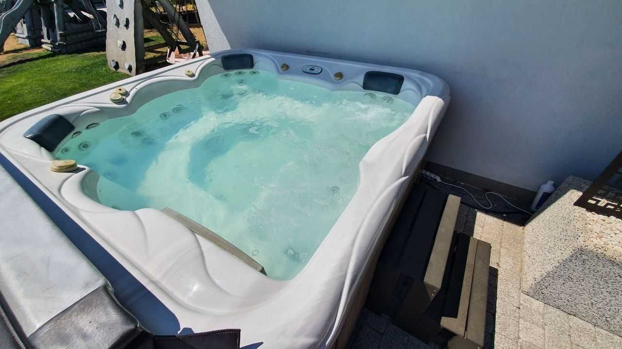 Jacuzzi  wanna SPA whirlpool całoroczna zewnętrzna