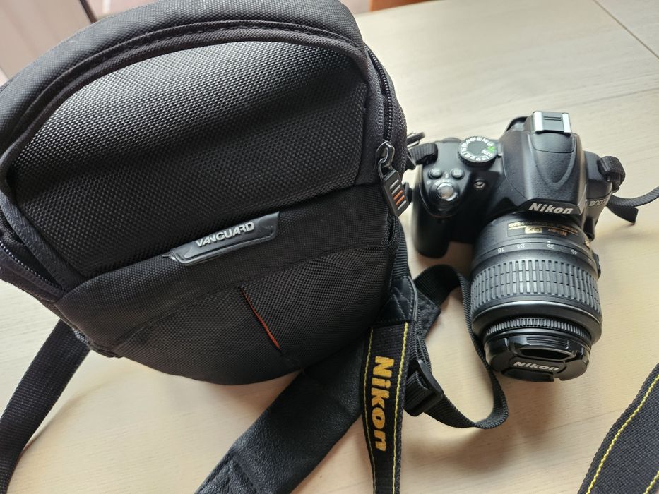 Nikon D3000 з чохлом