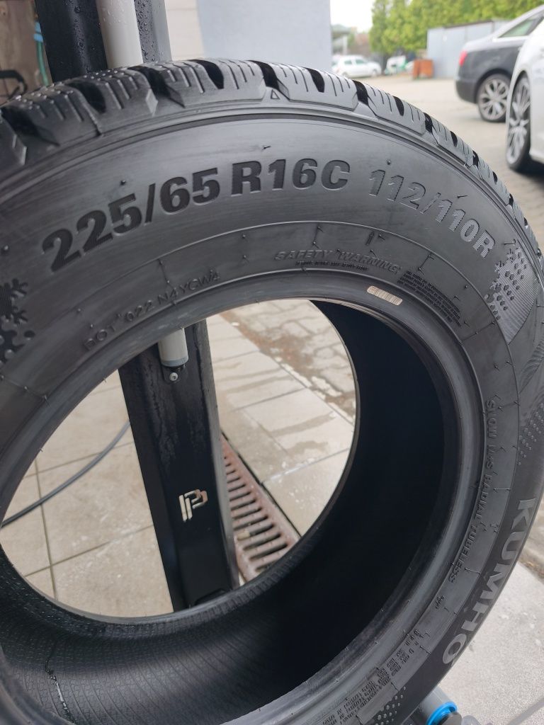 225/65/R16C opony zimowe bus jak nowe - kumho