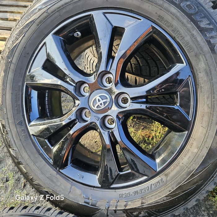 Koła zimowe 205/65/16 Toyota Yaris Cross 5x114,3 TPMS 9mm-8mm 22rok