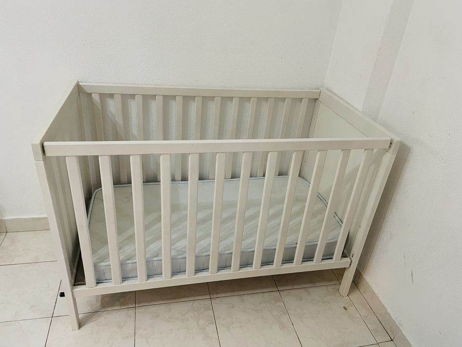 Berço infantil que vira  cama