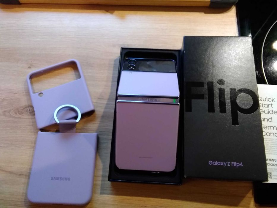 Galaxy zflip4 purple locked 200,00 zloty or best offer