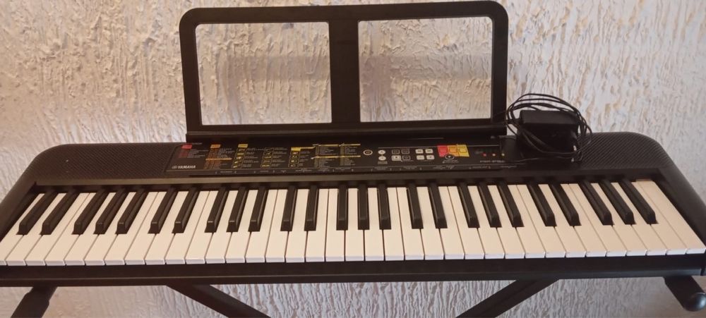 Teclado Yamaha com Suporte + Fonte