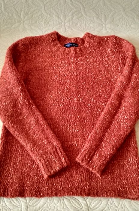 Свитер женский с шарфом .