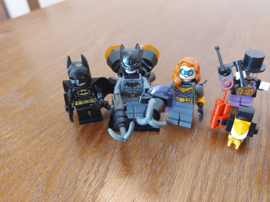 Minifigurki z "Magazyn LEGO Batman" komplet za rok 2021 + magazyn