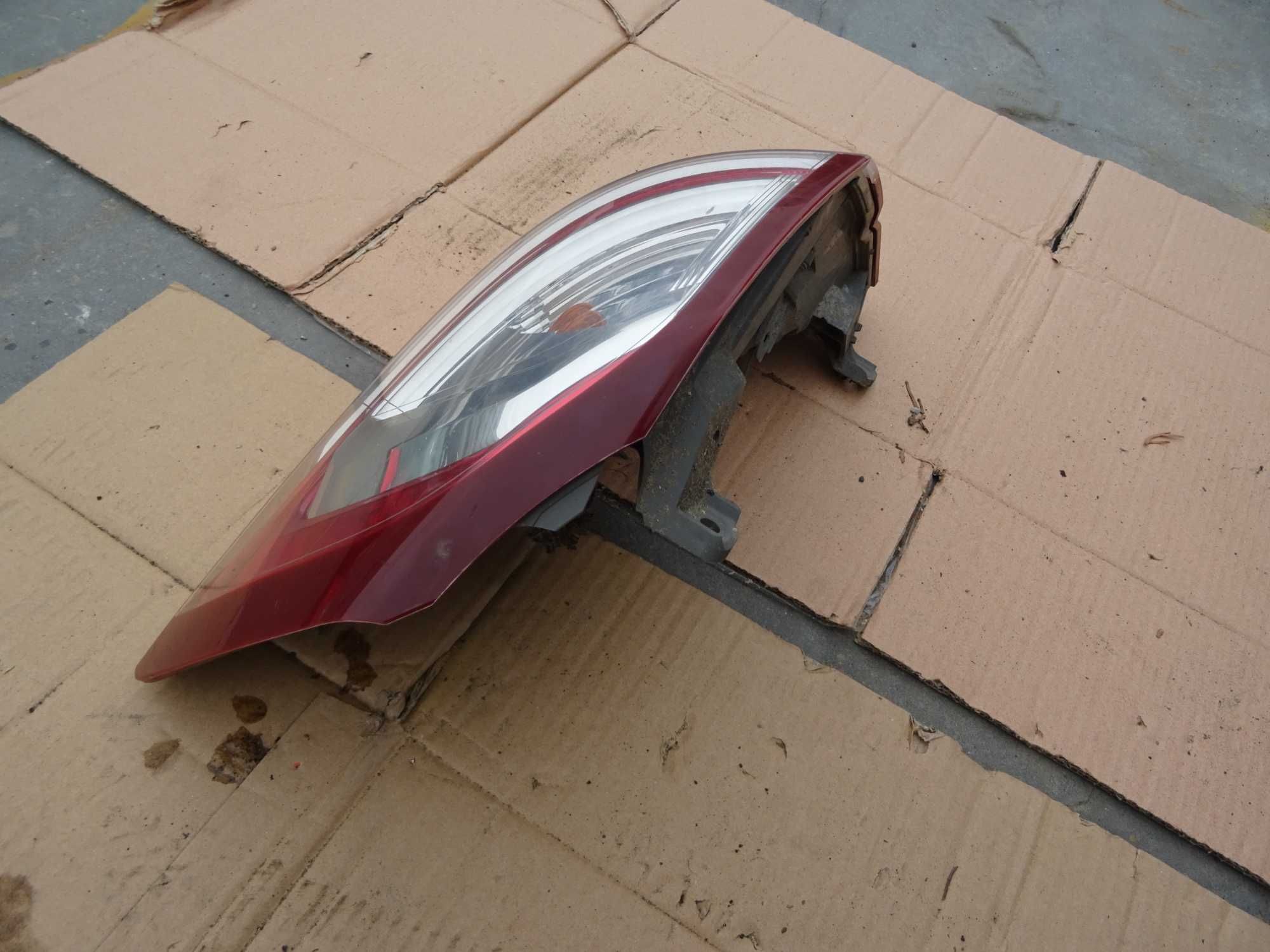 Lampa Prawa Tył Subaru Outback III Kombi