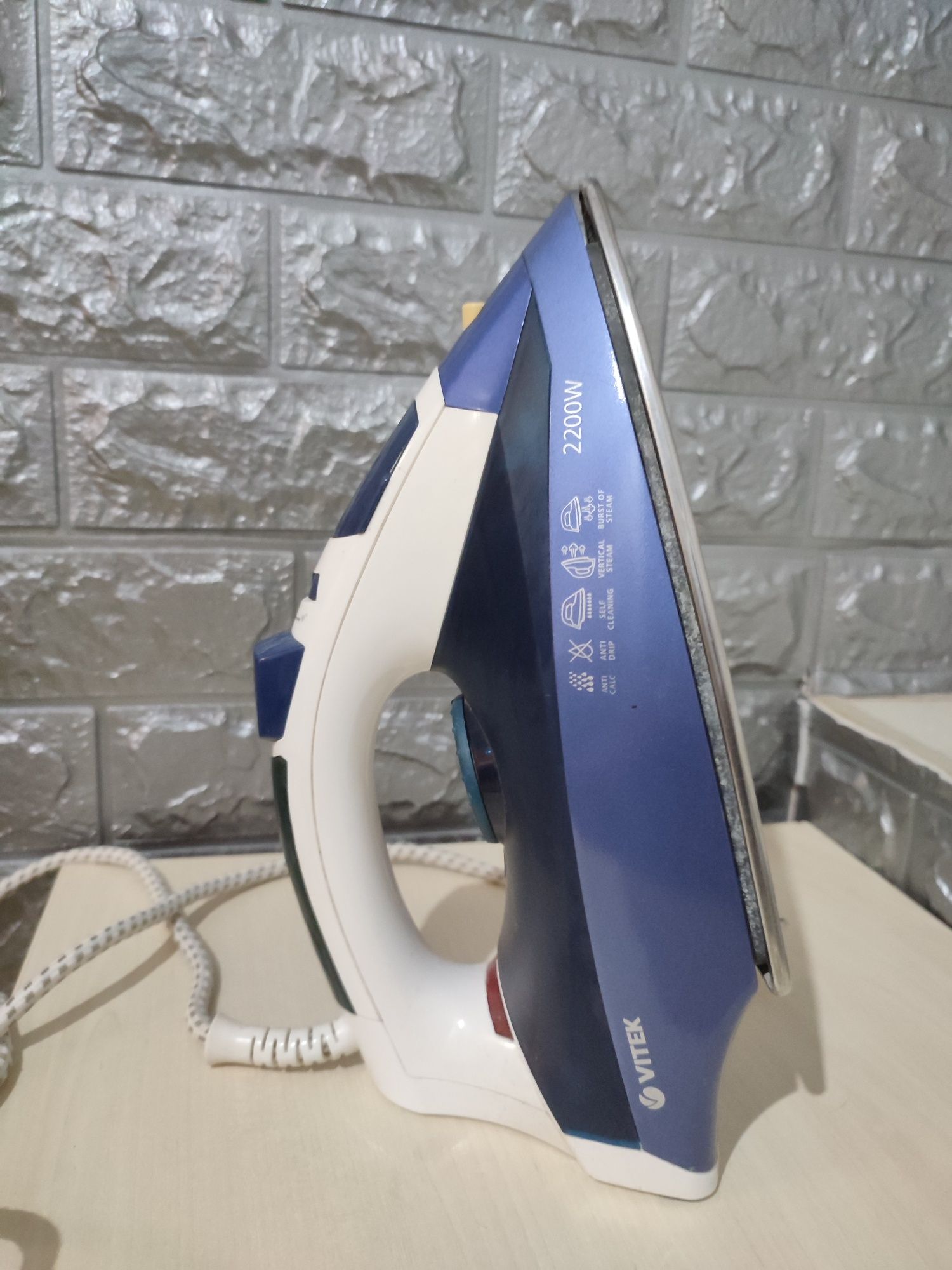 Праска Vitek VT-1235