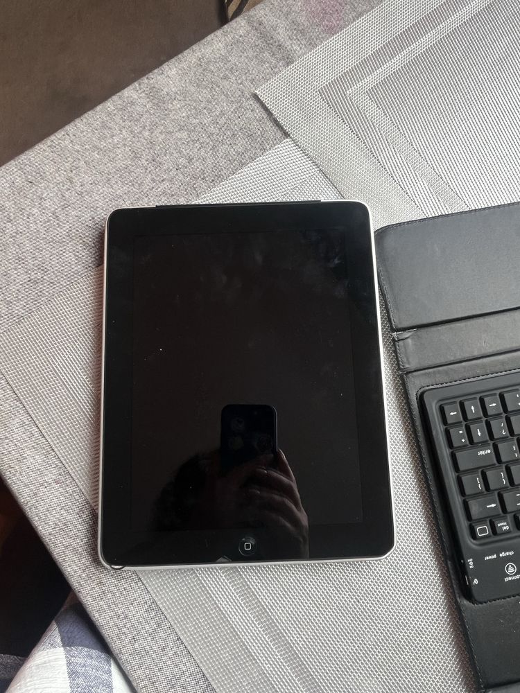 IPad з чокхлом з клавіатурою