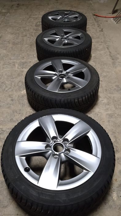 Komplet opon zimowych do Audi A3 firmy Bridgestone 225/45/17 91H