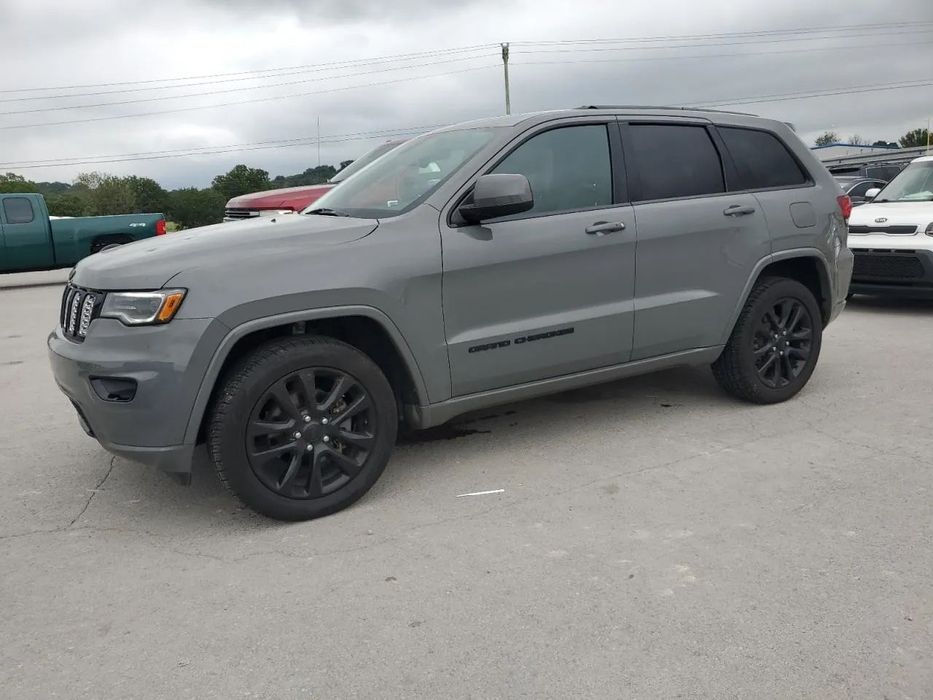 Jeep Grand Cherokee Popularny amerykański Suv w transporcie do Polski
