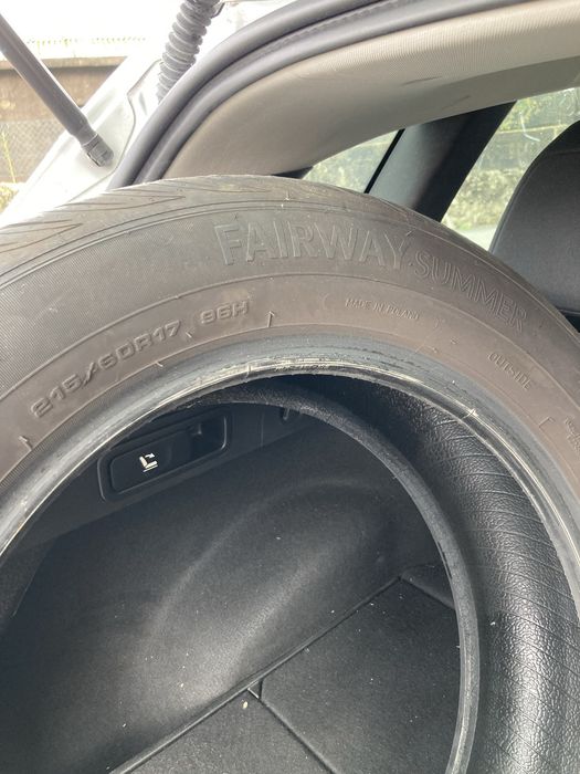 Pneu motrio 215/60R17