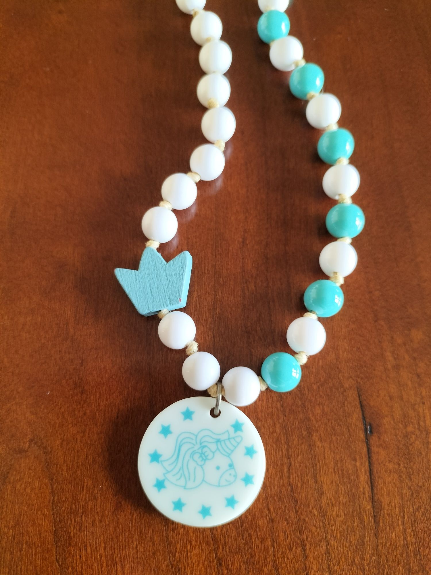 Fio pérolas branco e azul turquesa