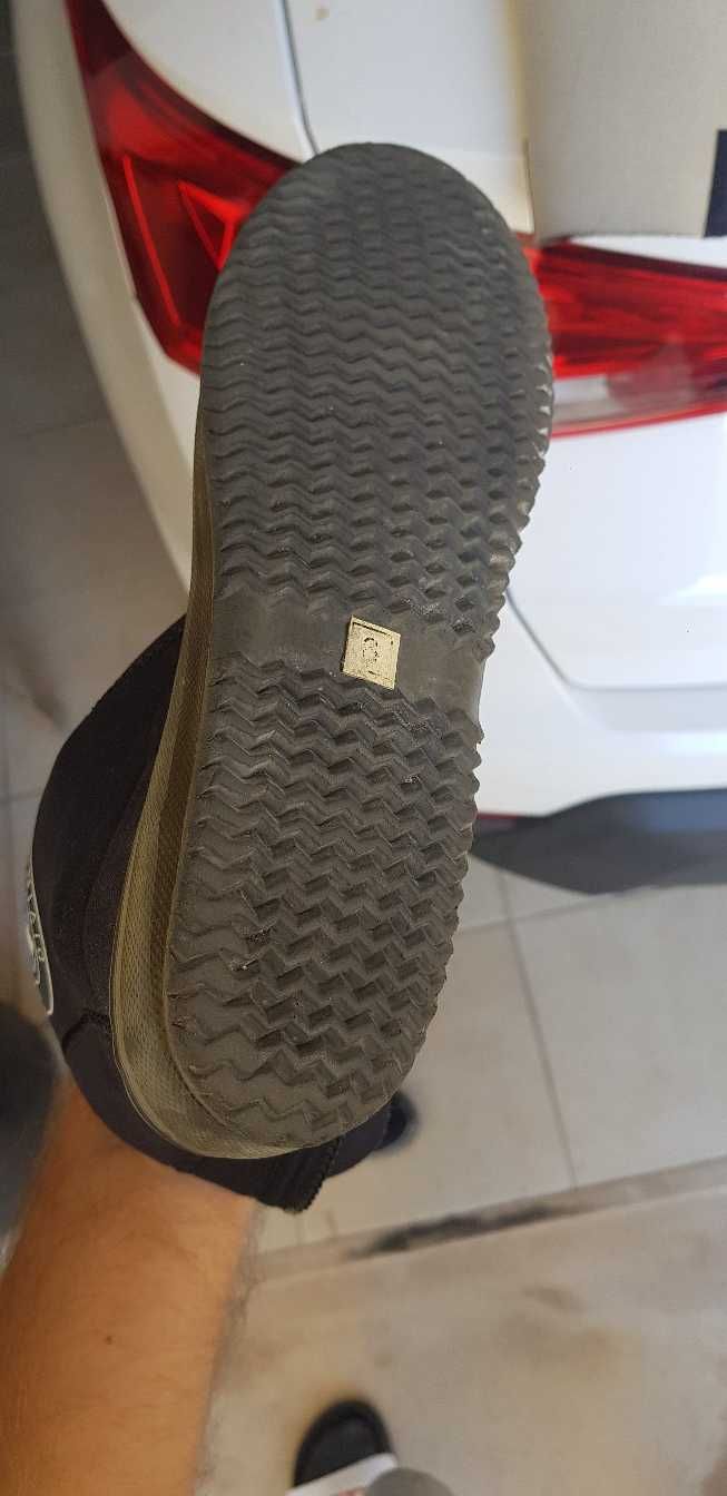 Fato e botas de mergulho para criança