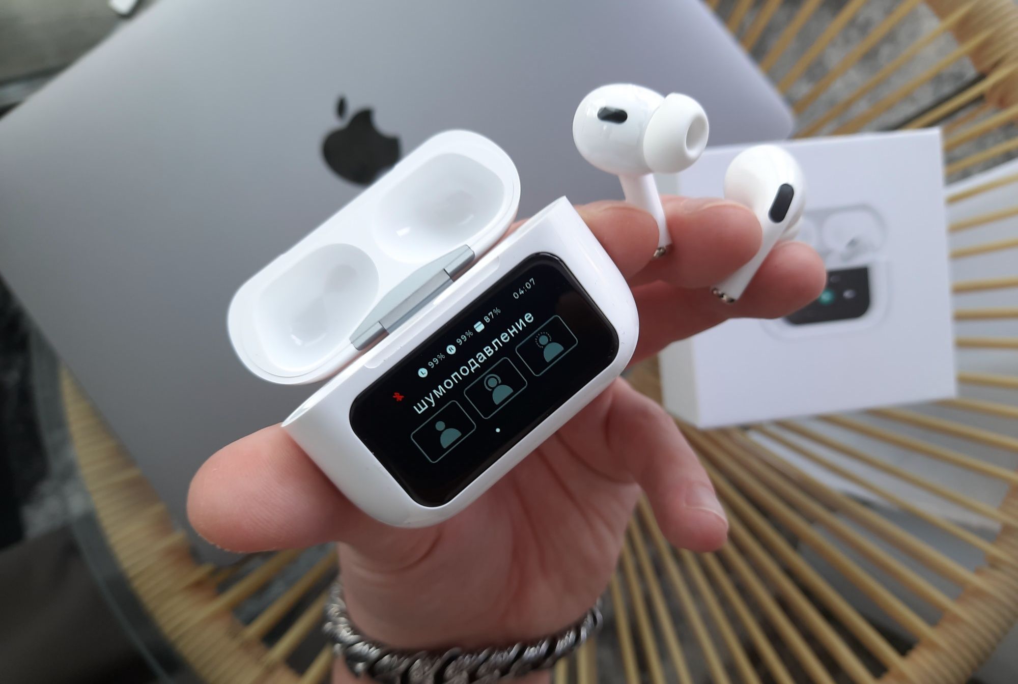 Навушники AirPods Pro 2 з екраном