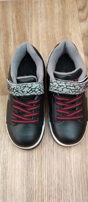 Роликовые кроссовки Heelys размер 30 17см