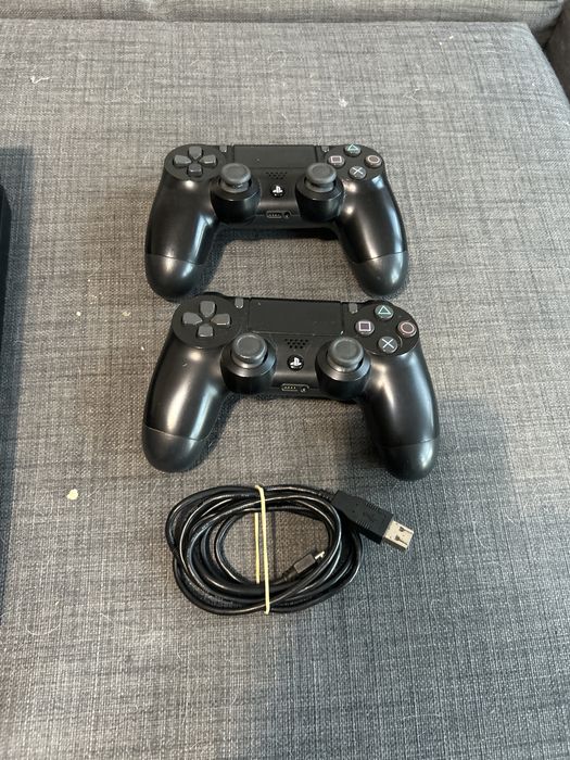 PS4 + 2 comandos + 10 jogos