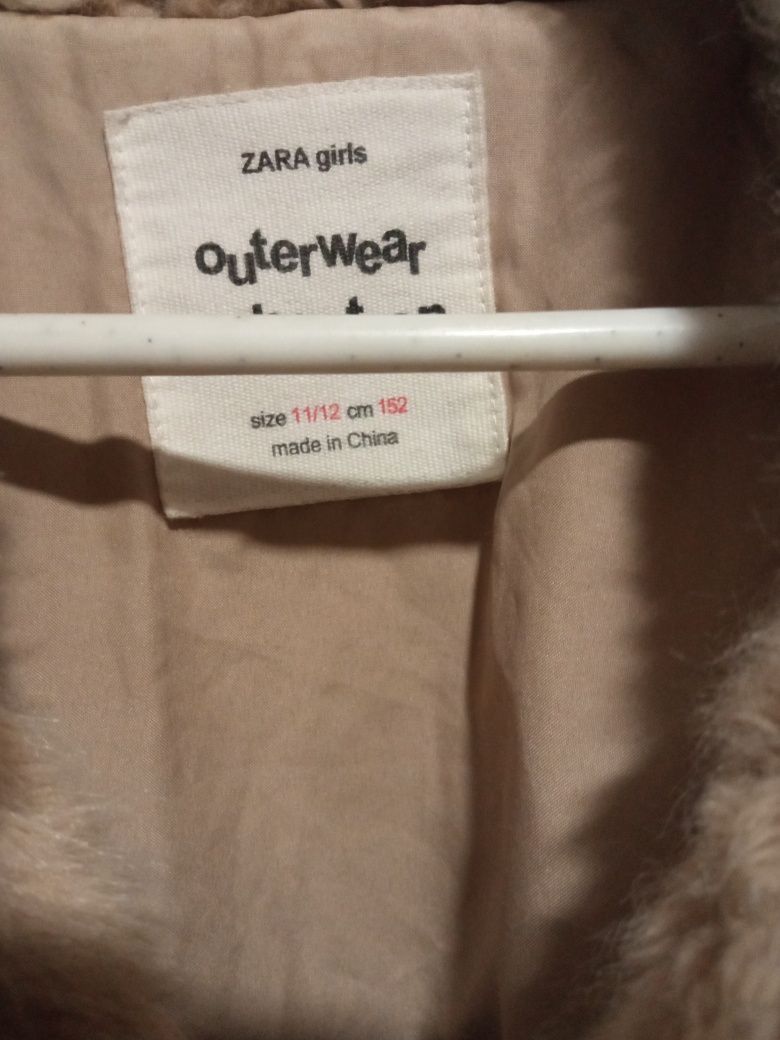 Śliczny kożuszek dziewczęcy Zara