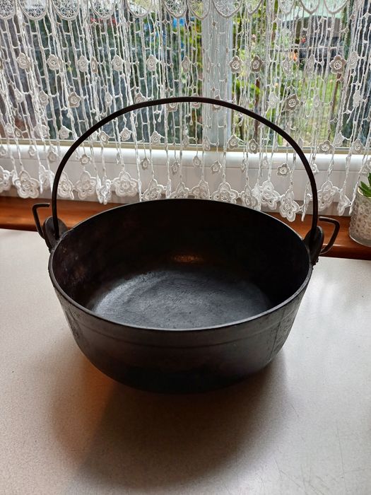 Garnek żeliwny na grill kociołek średnica 26 cm ok. 6L