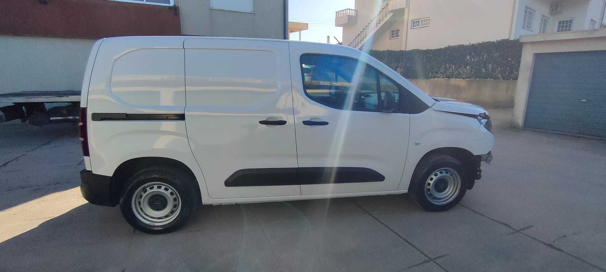 OPEL Combo cargo L1 1.5 Diesel (IVA DEDUTÍVEL)