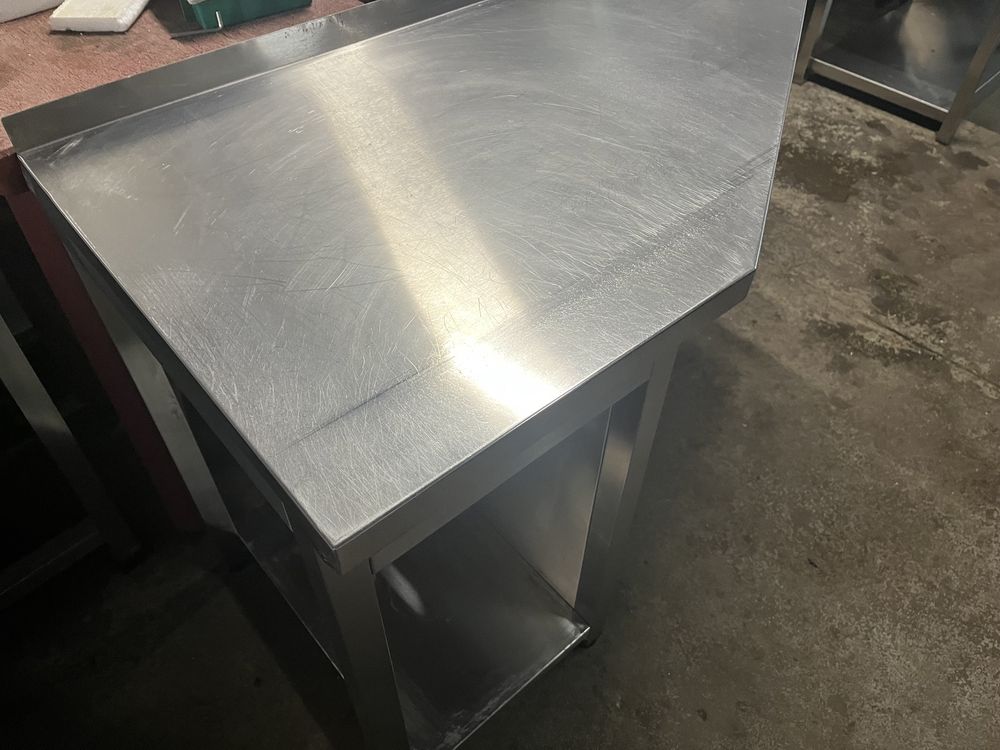 Escaparate em inox de canto com abertura para maquina do gelo , etc