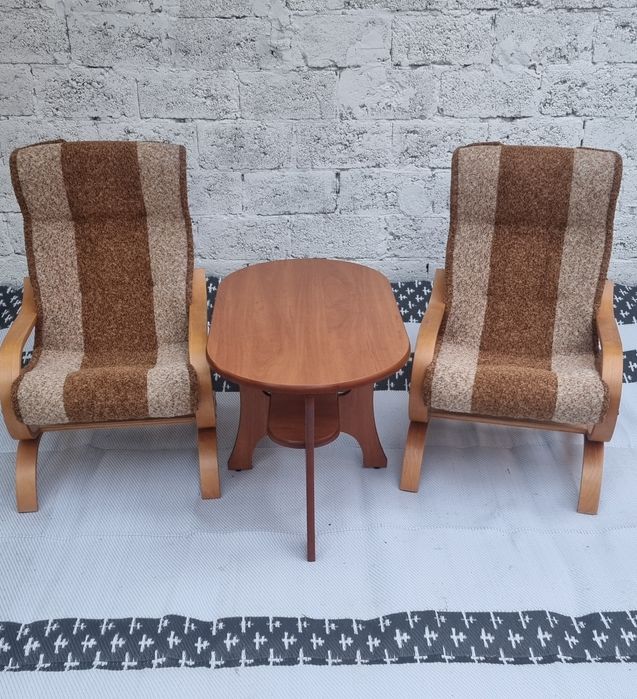 Dwa fotele plus stolik kawowy