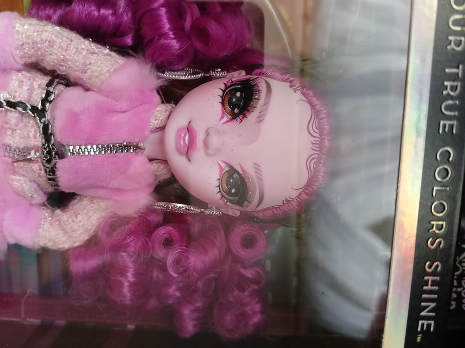 Shadow High Rainbow High Lola Costume ball