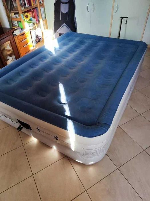 Materac dmuchany z wbudowaną pompką IDOO