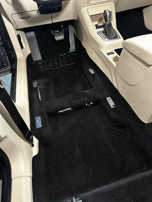 Хімчистка салону авто, полірування фар на автомобілі