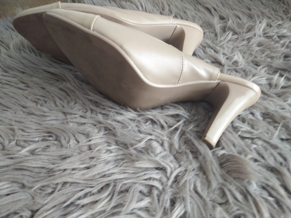 Buty na obcasie polskie