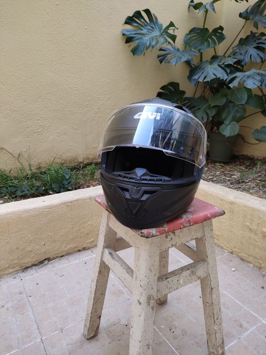 Capacete marca GIVI usado
