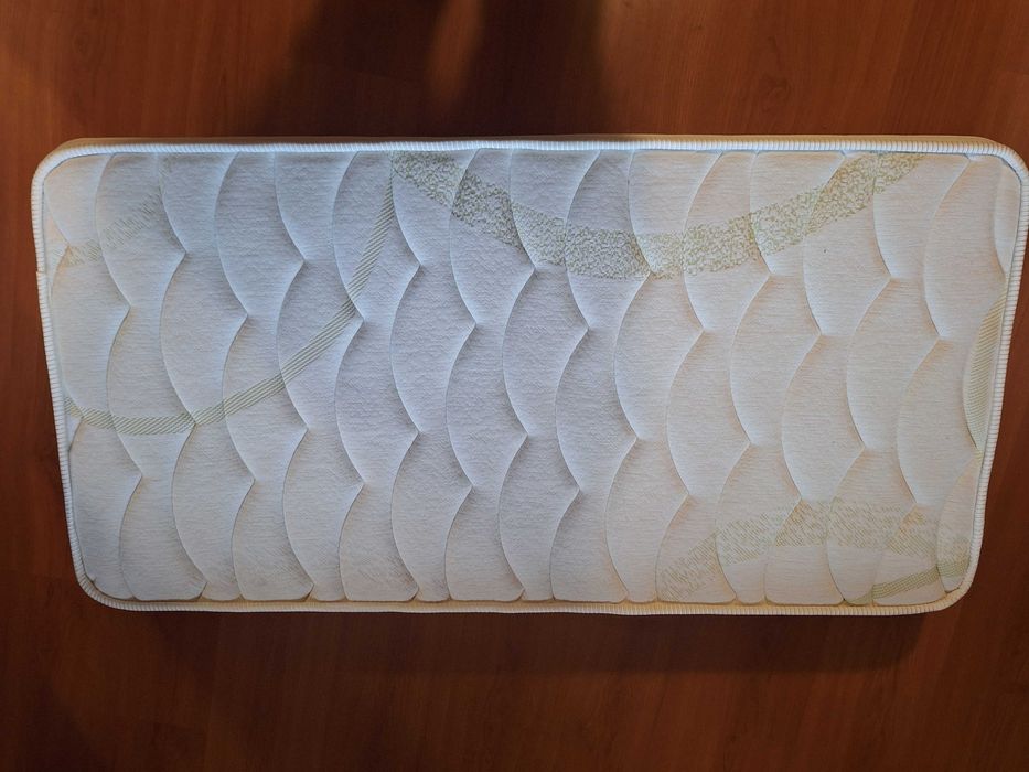 Colchão para cama de bebé