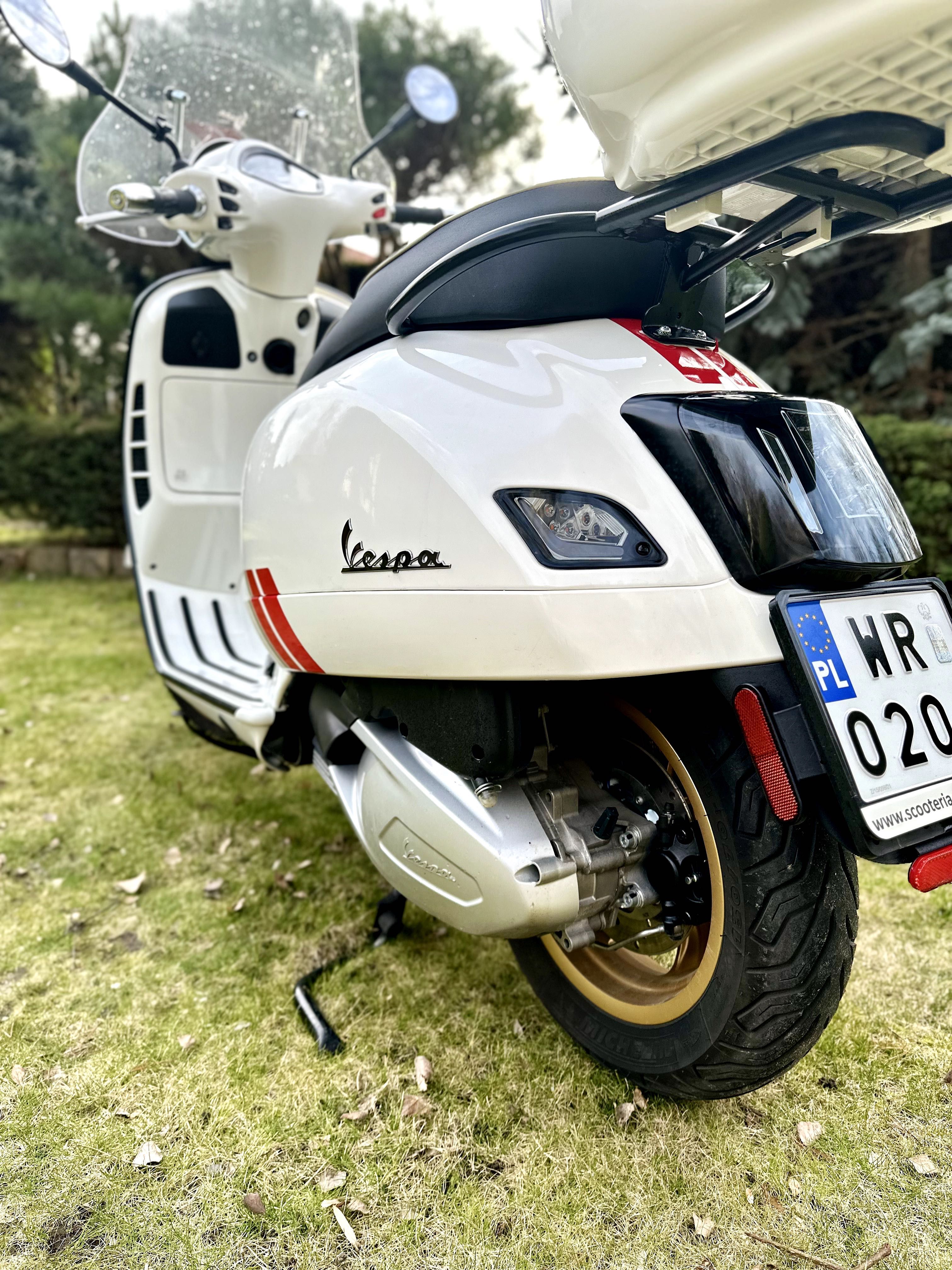 Piaggio Vespa GTS SuperSport 300