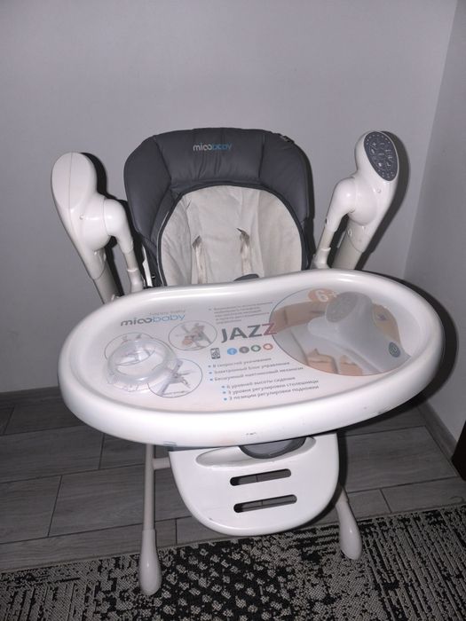 Стіл для годування-гойдалка 3 в 1 в дуже гарному стані.
