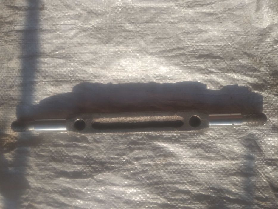 Ось нижнего рычага ВАЗ 01-07. Новое,советское,качественное.