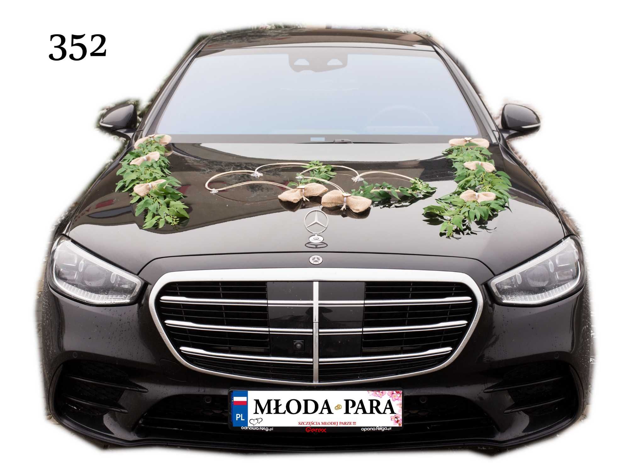 HIT 2023 Piękna dekoracja na samochód z gałązek ruskusu  352
